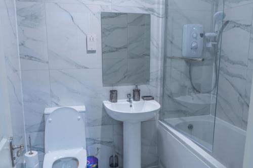 Leicester Aparthotels - New Walk - Tap to explore photos
