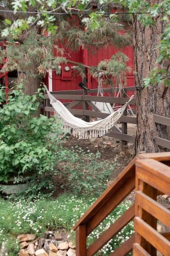 Vintage Mountain Retreat in 大貝爾城 (CA)