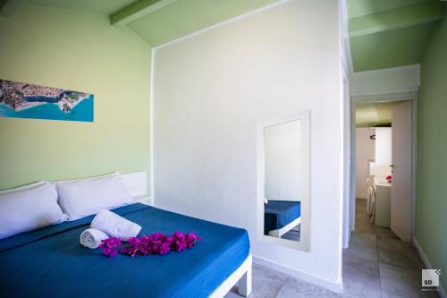 1 queen bed, 2 twin beds