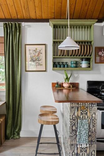 Vintage Mountain Retreat in 大貝爾城 (CA)