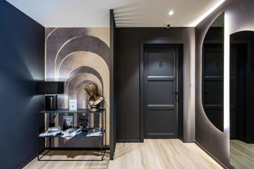 مدخل, MH SUITES Plebiscito in لونجوماري كاراتشولو