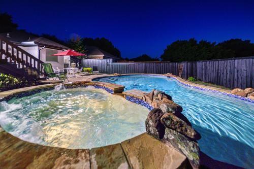 Luxe Lake House with Pool & Hot Tub in Rowlett in Rowlett, Vereinigte Staaten von Amerika