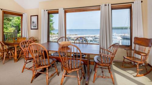 Harbor Guest House - image 8