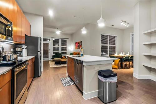 Urban Oasis 3BR Luxe Apt City with River Views and Pool in San Antonio, USA