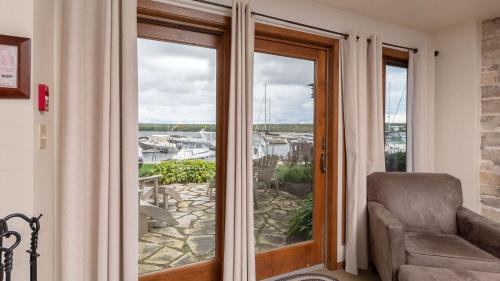 Harbor Guest House - image 10