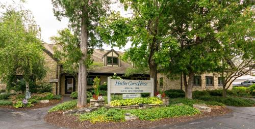 Harbor Guest House in Fish Creek, USA