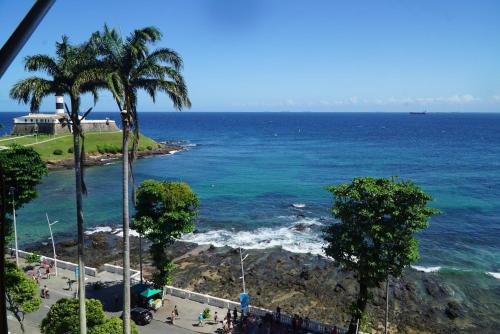 Apartment 610, vista Mar e Farol da Barra - Marazul