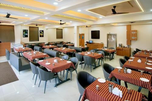 Restaurant, Hotel The Marion in Pathardi Phata