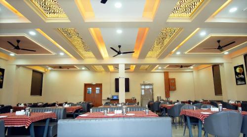 Restaurant, Hotel The Marion in Pathardi Phata