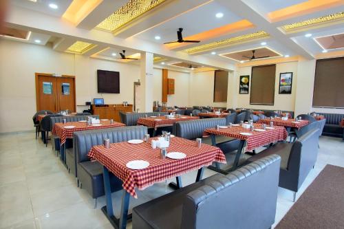Restaurant, Hotel The Marion in Pathardi Phata