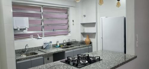 Lindo Studio ao lado do Aquário/Praia (Lindo Studio ao lado do Aquario/Praia) in Ponta da Praia