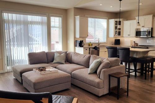 Spacious Bordeaux Cottage With Golf Cart #191 in Osoyoos, Canada