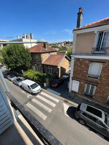 Appart 4 personnes proche PARIS Tour Eiffel in Meudon