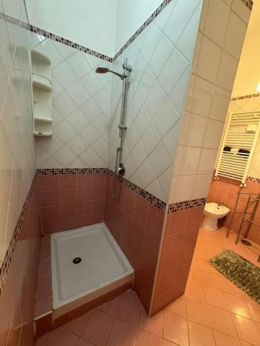 Shower, Appartamento Verde MilliGio primo piano in Marigliano