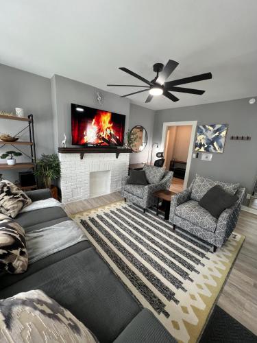 Calm 4BR-3BA 10 min DT Airport by LSP Homes in Atlanta, USA