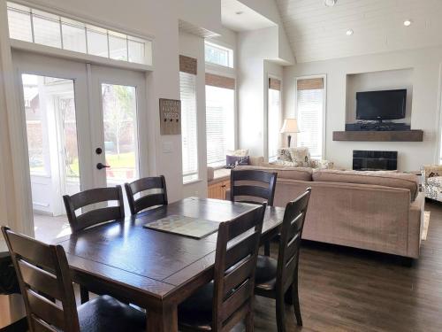 Location Cottage - Close To Pools! 111 in Osoyoos, Canada
