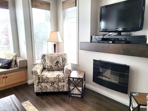 Location Cottage - Close To Pools! 111 in Osoyoos, Canada