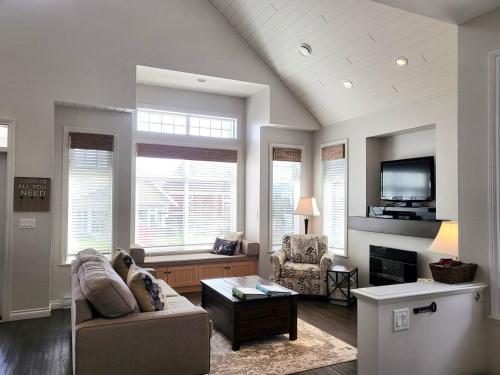 Location Cottage - Close To Pools! 111 in Osoyoos, Canada
