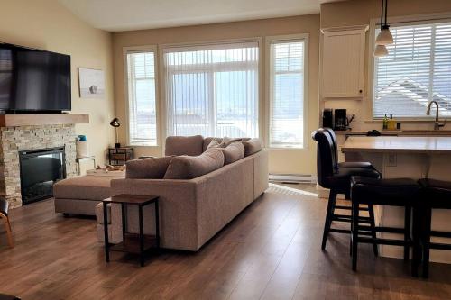 Spacious Bordeaux Cottage With Golf Cart #191 in Osoyoos, Canada