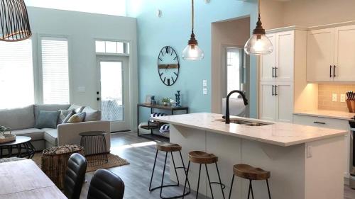 White Sand Meadow Cottage By The Beach #53 in Osoyoos, Canada