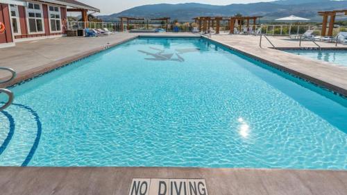 Spacious Bordeaux Cottage With Golf Cart #191 in Osoyoos, Canada