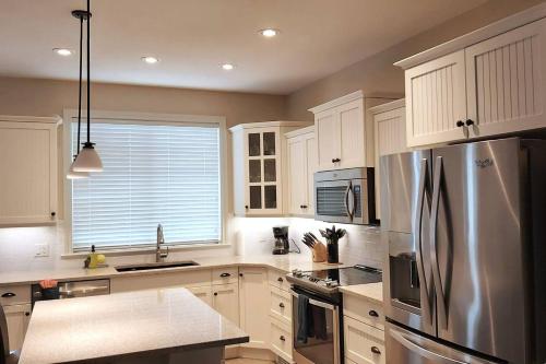 Spacious Bordeaux Cottage With Golf Cart #191 in Osoyoos, Canada