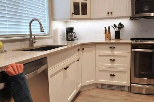 Spacious Bordeaux Cottage With Golf Cart #191 in Osoyoos, Canada