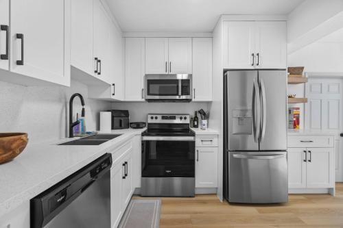 Spacious 3BR Miami Retreat with Free Parking in Miami, USA