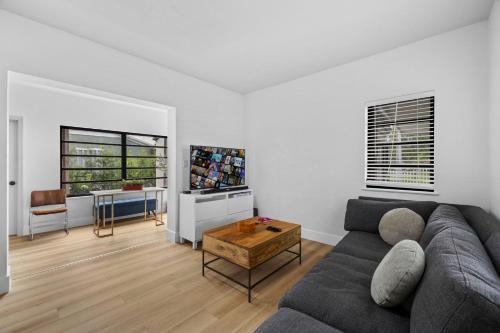 Spacious 3BR Miami Retreat with Free Parking in Miami, USA