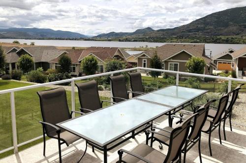 View - Beautiful Home - 2 Kitchens #198 in Osoyoos, Canada