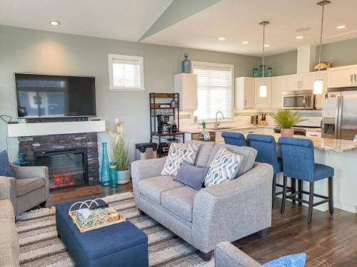 Beautiful Kismet View Cottage With Golf Cart 188 in Osoyoos, Canada