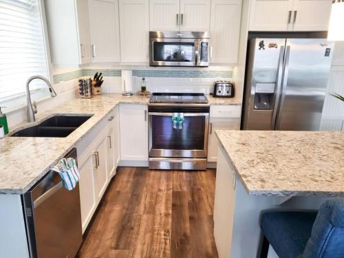 Beautiful Kismet View Cottage With Golf Cart 188 in Osoyoos, Canada