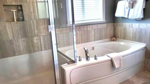 Lake View Cottage Fantastic Views - 2 Kitchens in Osoyoos, Canada