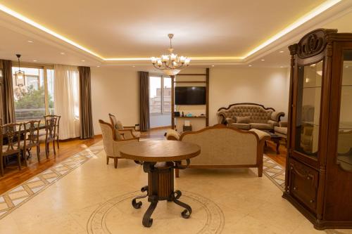Spacious 3 BR Apartment Dokki