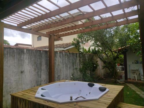 Hot tub, Casa perto a praia Guaeca 6 -10 pessoas in Praia Do Guaeca
