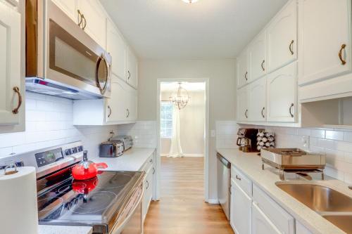 Deck and Game Room Family Home in Stockbridge! in Stockbridge (GA)