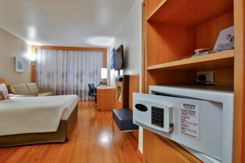 Superior Queen Room image 2