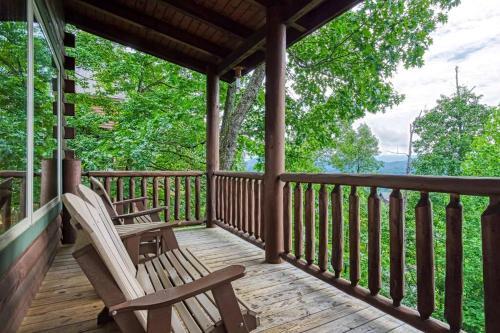 12 Bedrooms Mountain Views Theater Sleeps 56 in Sevierville, USA