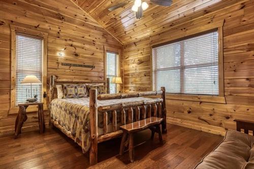 12 Bedrooms Mountain Views Theater Sleeps 56 in Sevierville, USA