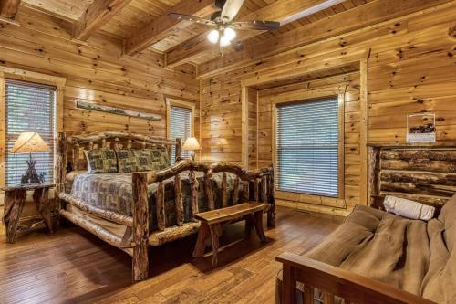 12 Bedrooms Mountain Views Theater Sleeps 56 in Sevierville, USA