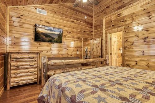 12 Bedrooms Mountain Views Theater Sleeps 56 in Sevierville, USA