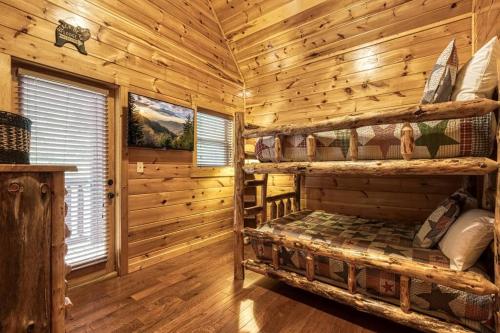 12 Bedrooms Mountain Views Theater Sleeps 56 in Sevierville, USA