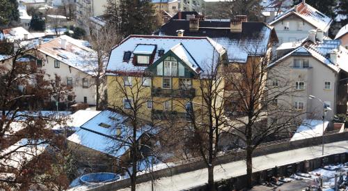 Riedz Apartments Innsbruck- Zentrales Apartmenthaus mit grüner Oase - image 4