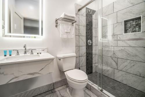 Rodeway Inn & Suites Pasadena Room Type - Queen Room - Non-Smoking