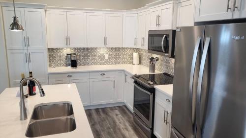 Large Modern Home At The Cottages #54