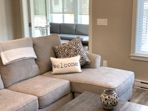 Sandy Cove Cottage - Steps From The Beach #70 in Osoyoos, Canada