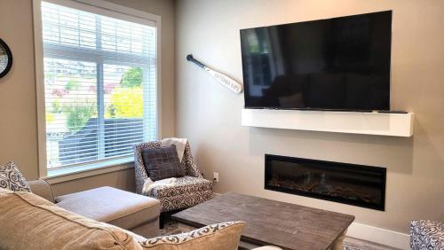 Sandy Cove Cottage - Steps From The Beach #70 in Osoyoos, Canada