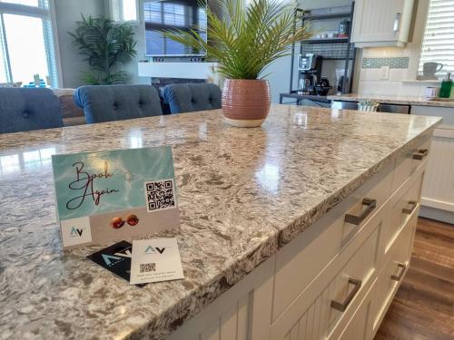 Beautiful Kismet View Cottage With Golf Cart 188 in Osoyoos, Canada