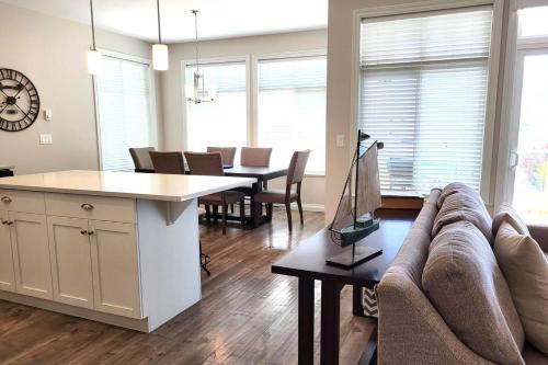 Sandy Feet Retreat - View Cottage #209 in Osoyoos, Canada
