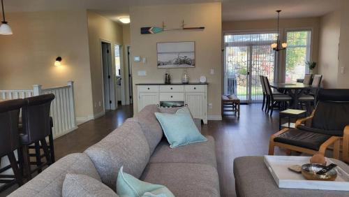 Spacious Bordeaux Cottage With Golf Cart #191 in Osoyoos, Canada